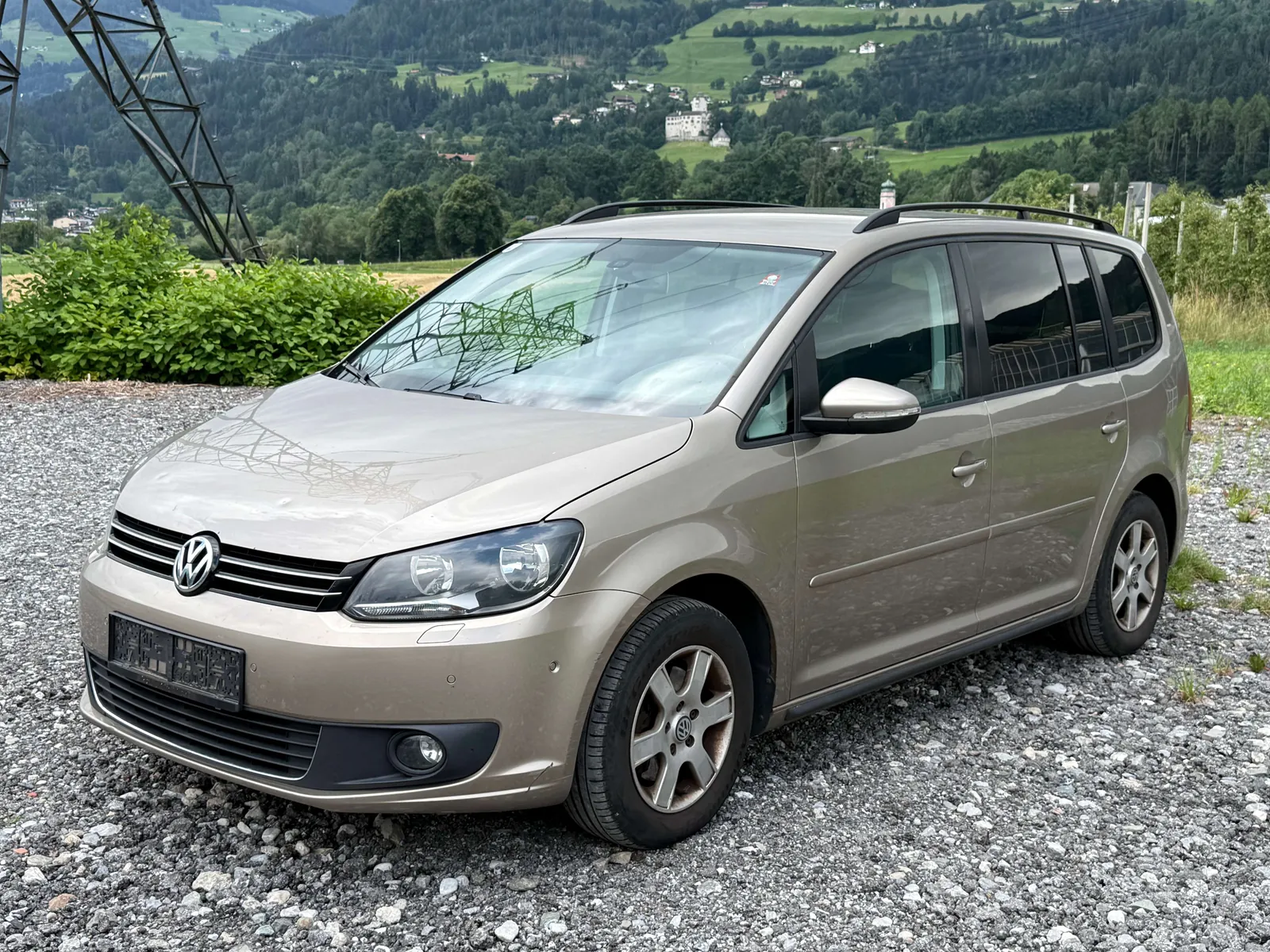 Volkswagen Touran 2012 photo 2