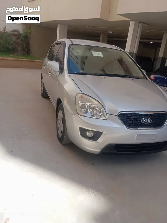 Kia Carens 2011 photo 3