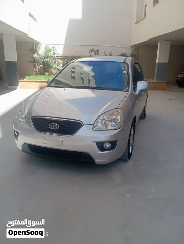 Kia Carens 2011 photo 2