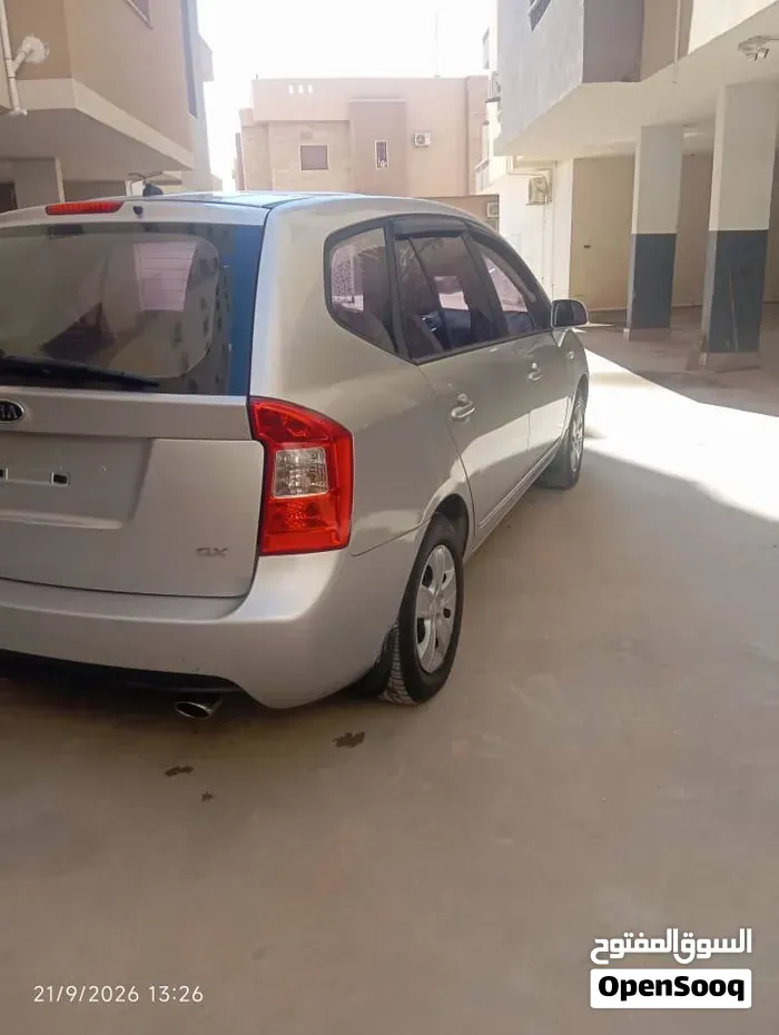 Kia Carens 2011 photo 4