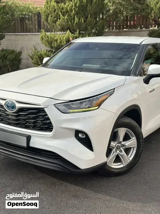 Toyota Highlander 2022 photo 2