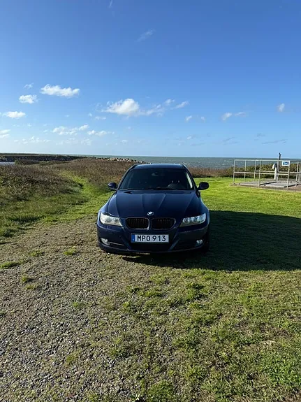 BMW 318D 2011 photo 2