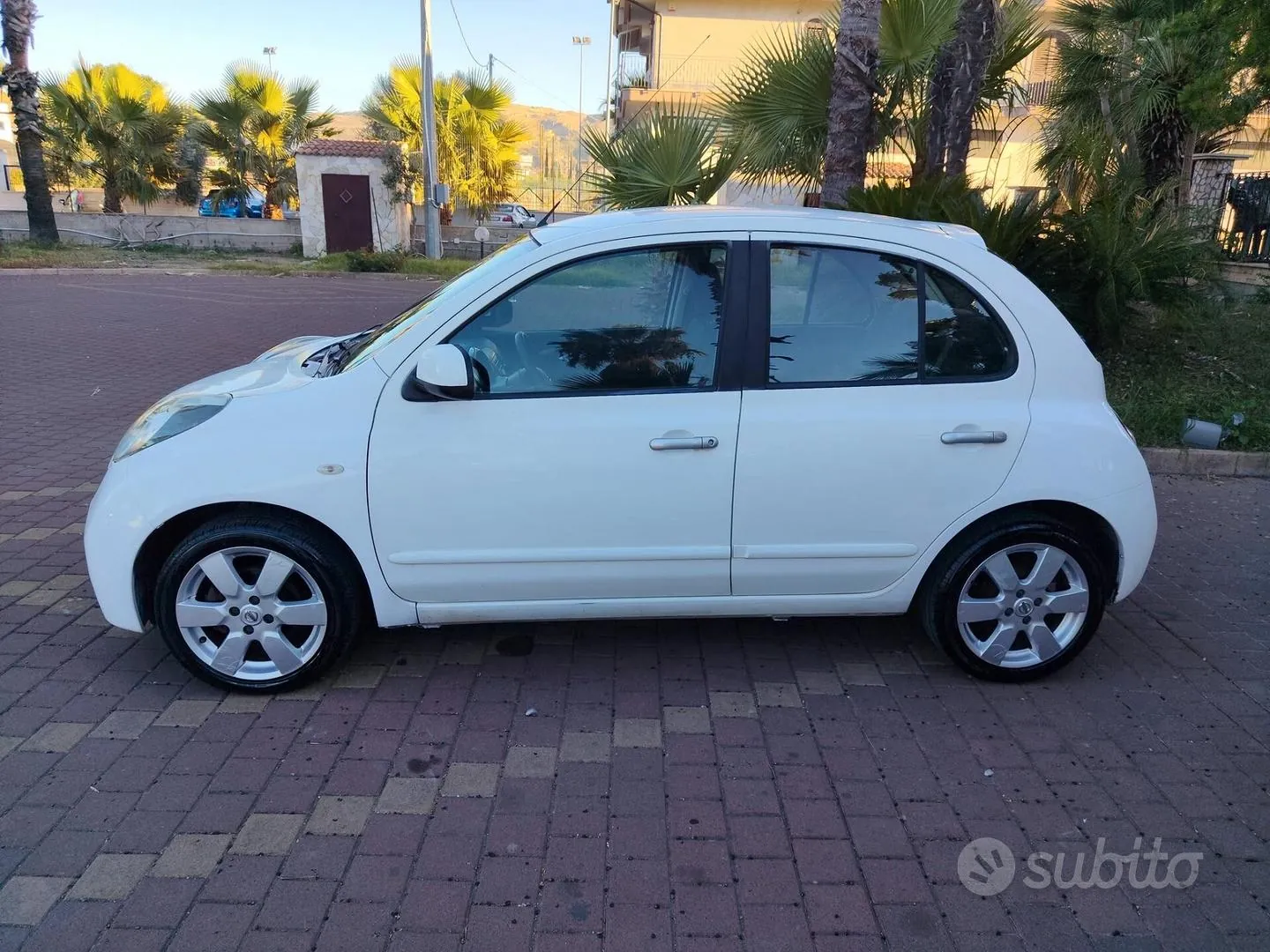 Nissan Micra 2010 photo 4