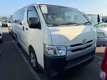 Toyota Hiace 2017 photo 2