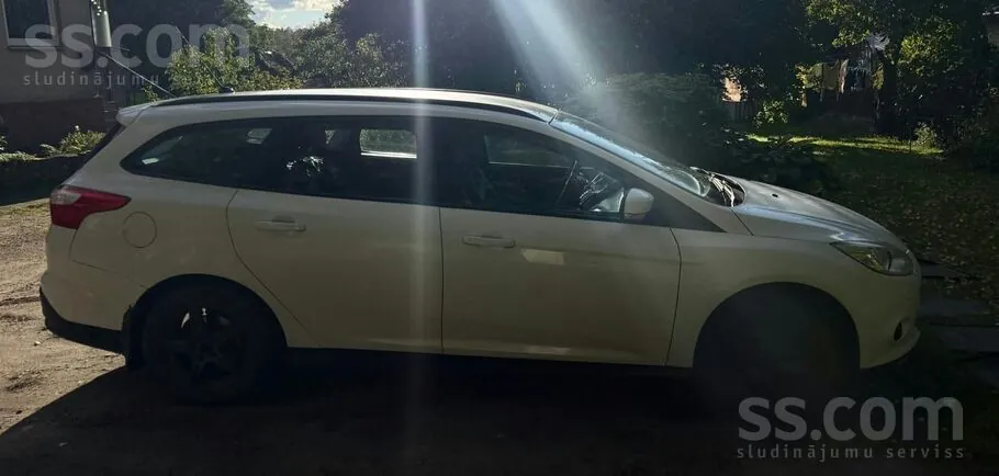 Ford Focus 2012 photo 3