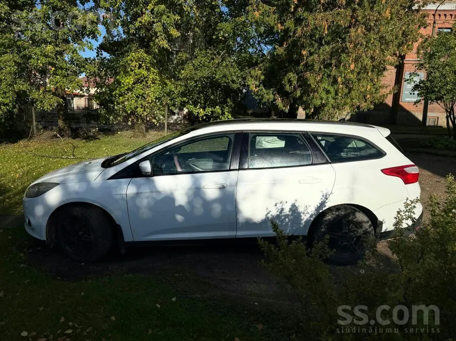 Ford Focus 2012 photo 2