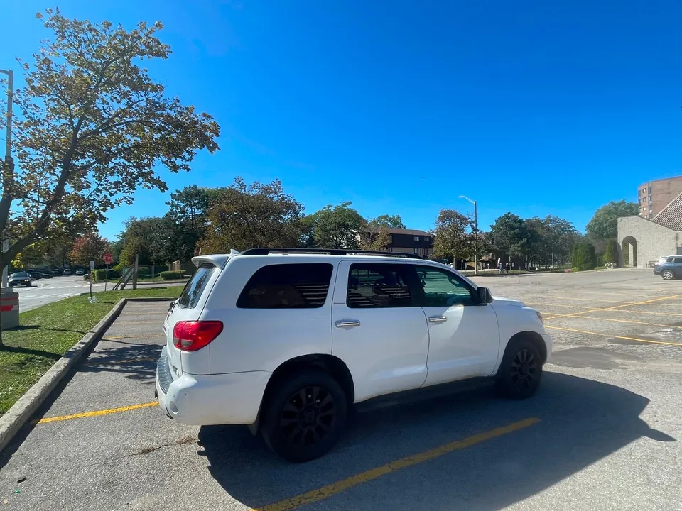 Toyota Sequoia 2012 photo 4
