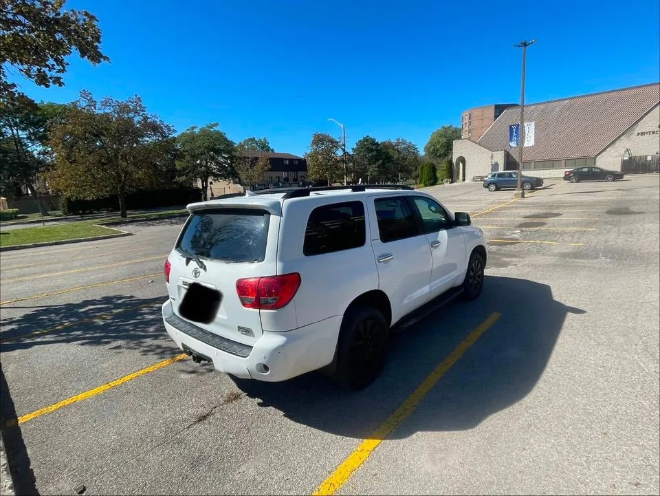 Toyota Sequoia 2012 photo 5