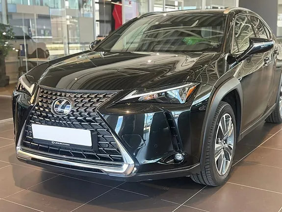 Lexus Ux300E photo 2