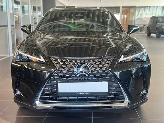 Lexus Ux300E photo 4