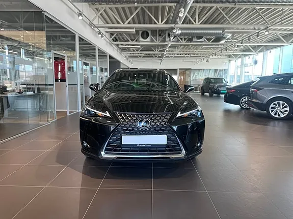 Lexus Ux300E photo 3