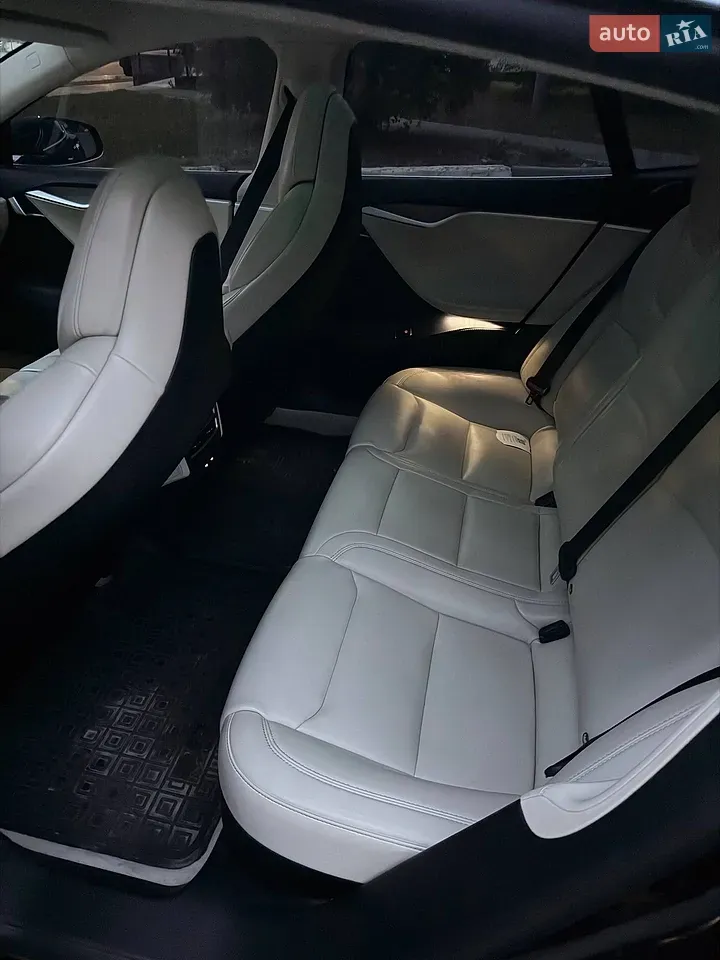 Tesla Model S 2018 photo 4