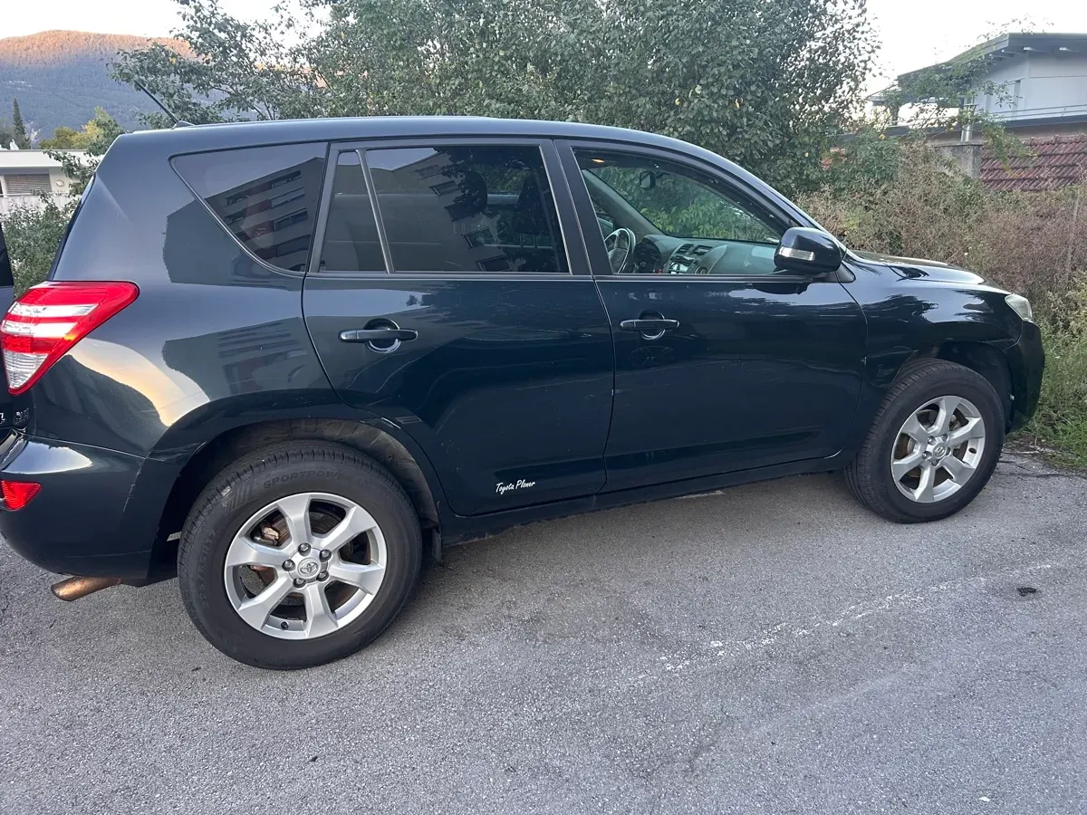 Toyota Rav4 2011 photo 2