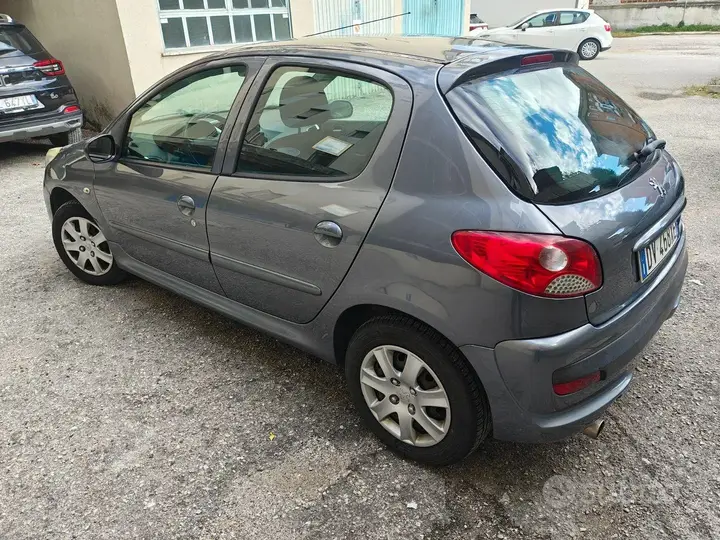 Peugeot 206 2009 photo 2