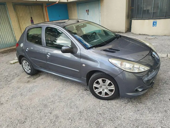 Peugeot 206 2009 photo 4