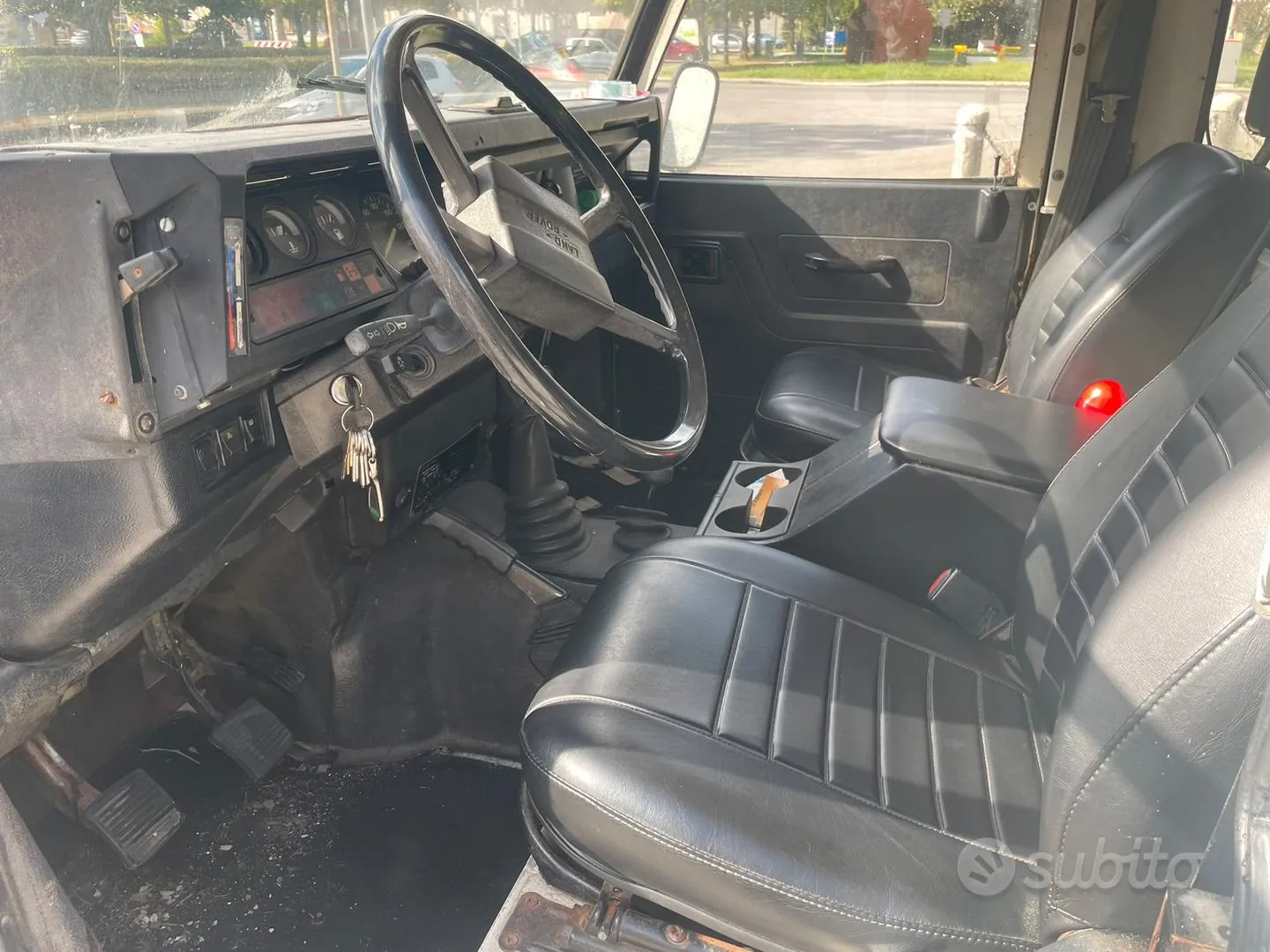 Land Rover Defender 1985 photo 5