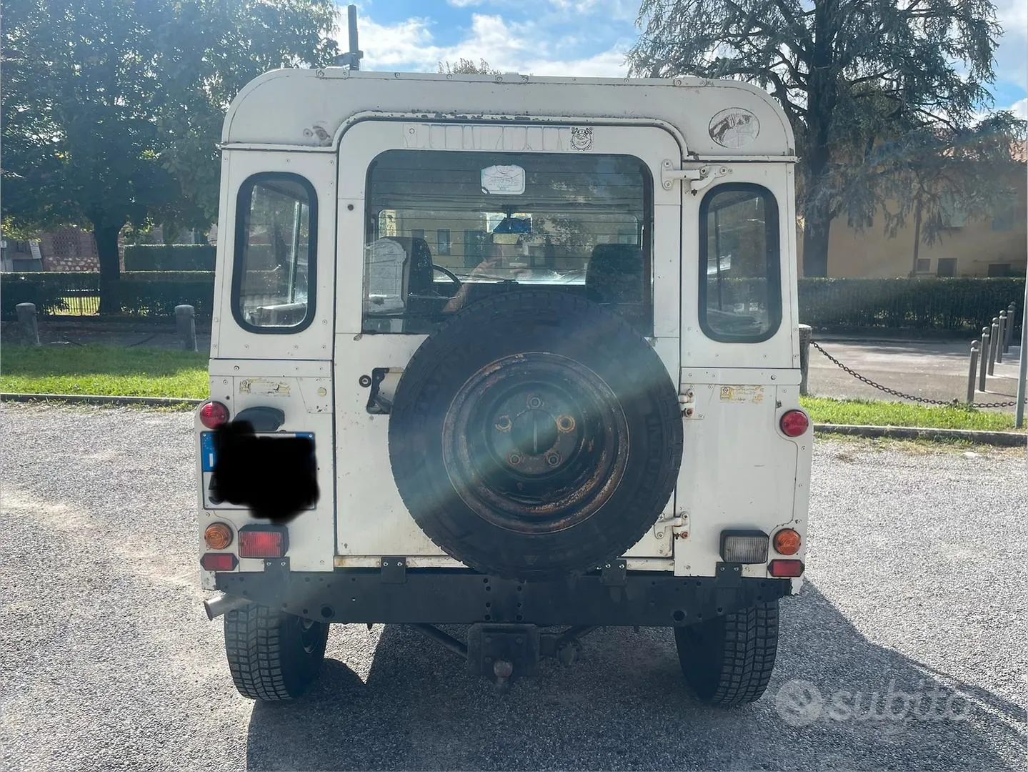 Land Rover Defender 1985 photo 4