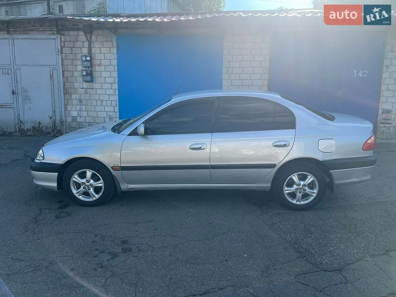 Toyota Avensis 2002 photo 2