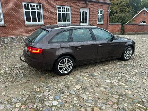 Audi A4 2012 photo 2