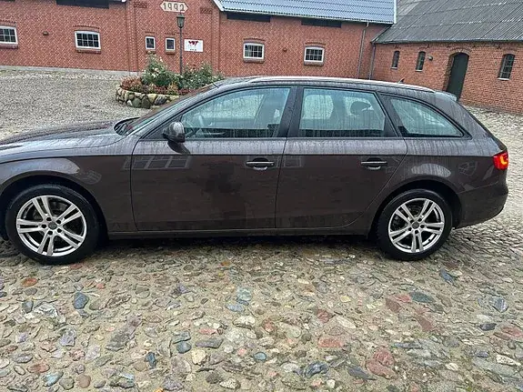 Audi A4 2012 photo 3