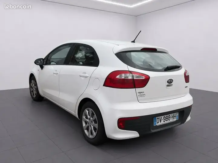 Kia Rio 2015 photo 3