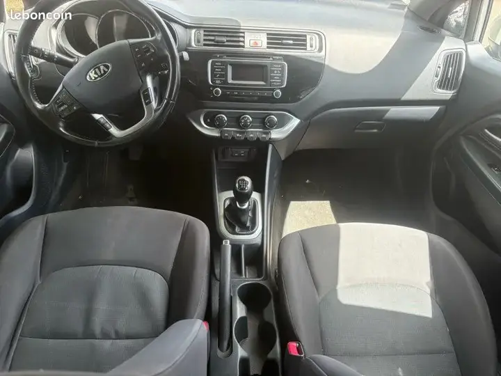 Kia Rio 2015 photo 4