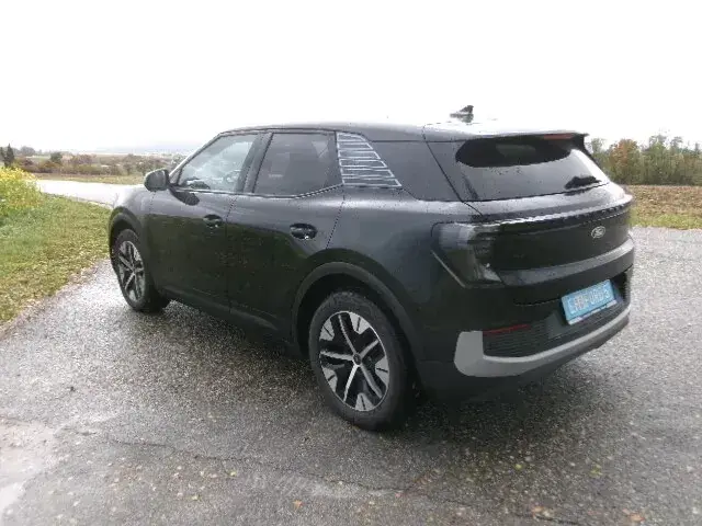 Ford Explorer 2025 photo 2