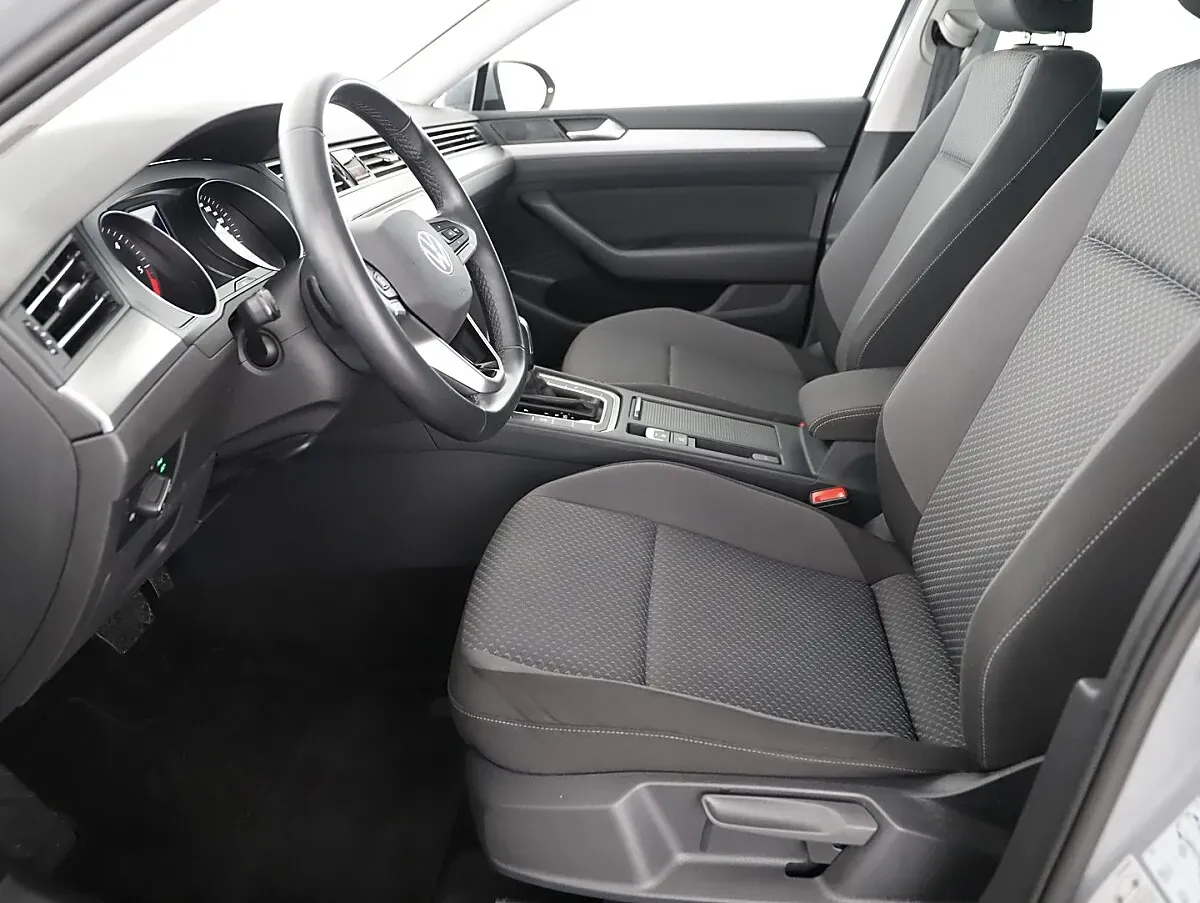 Volkswagen Passat 2022 photo 3