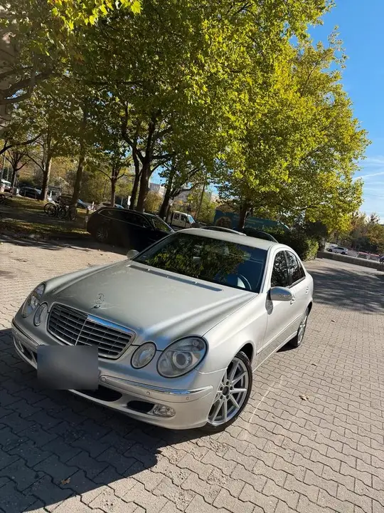 Mercedes-Benz W211
