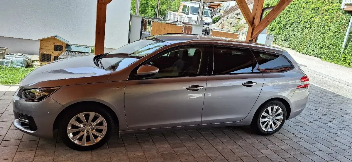 Peugeot 308 2019 photo 2