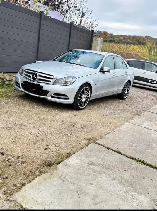 Mercedes-Benz C200
