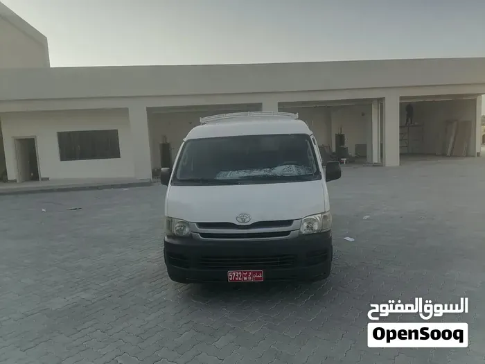 Toyota Hiace 2009 photo 2