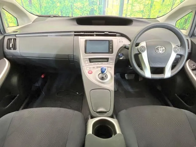 Toyota Prius 2015 photo 2