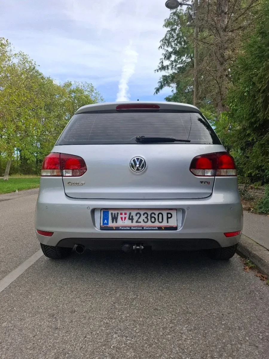 Volkswagen Golf 2011 photo 2