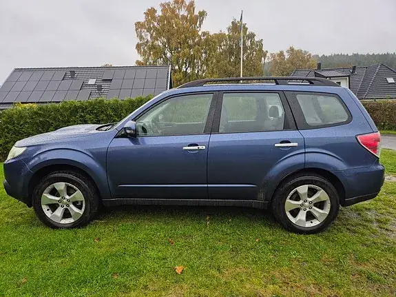 Subaru Forester 2011 photo 2