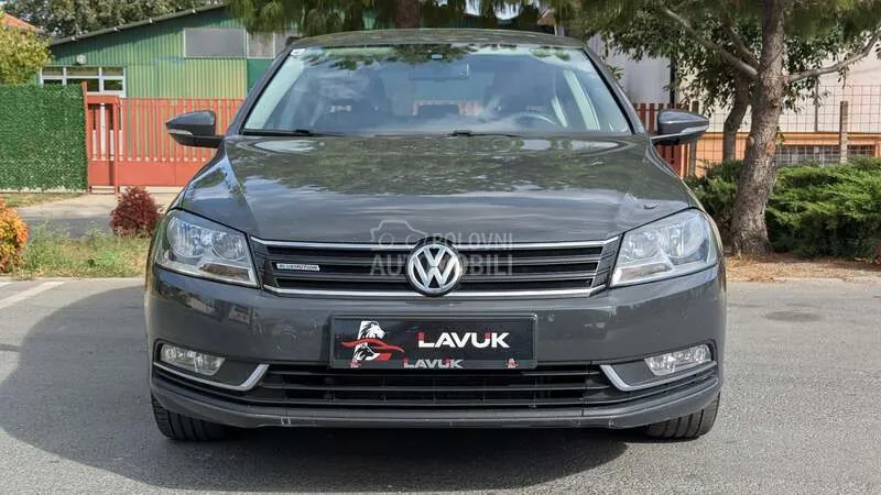 Volkswagen Passat 2011 photo 2