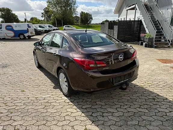 Opel Astra 2013 photo 4
