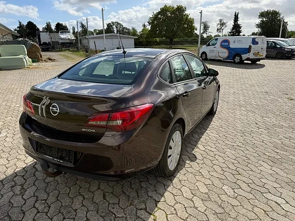Opel Astra 2013 photo 3