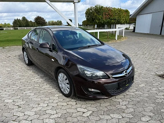 Opel Astra 2013 photo 2