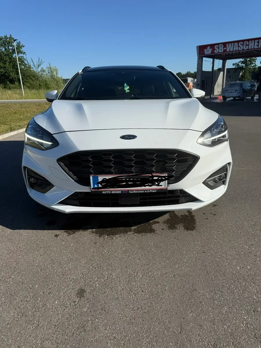 Ford Focus 2022 photo 2