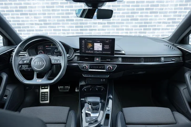 Audi A4 Avant 2022 photo 2