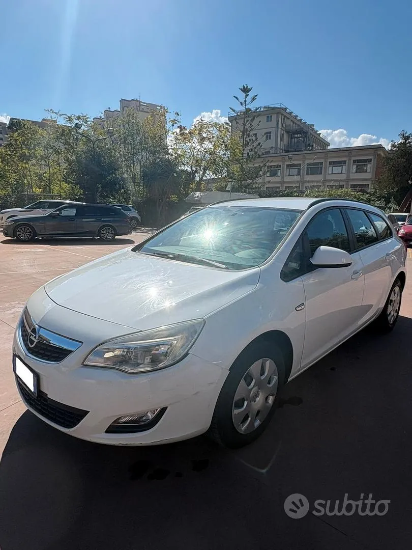 Opel Astra 2012 photo 3