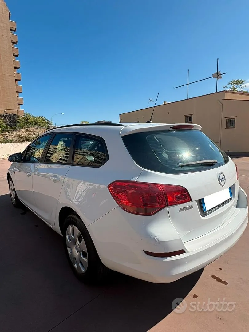Opel Astra 2012 photo 4