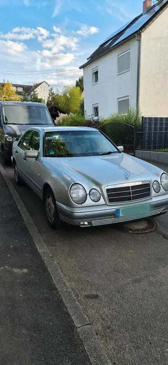 Mercedes-Benz E 240 W210