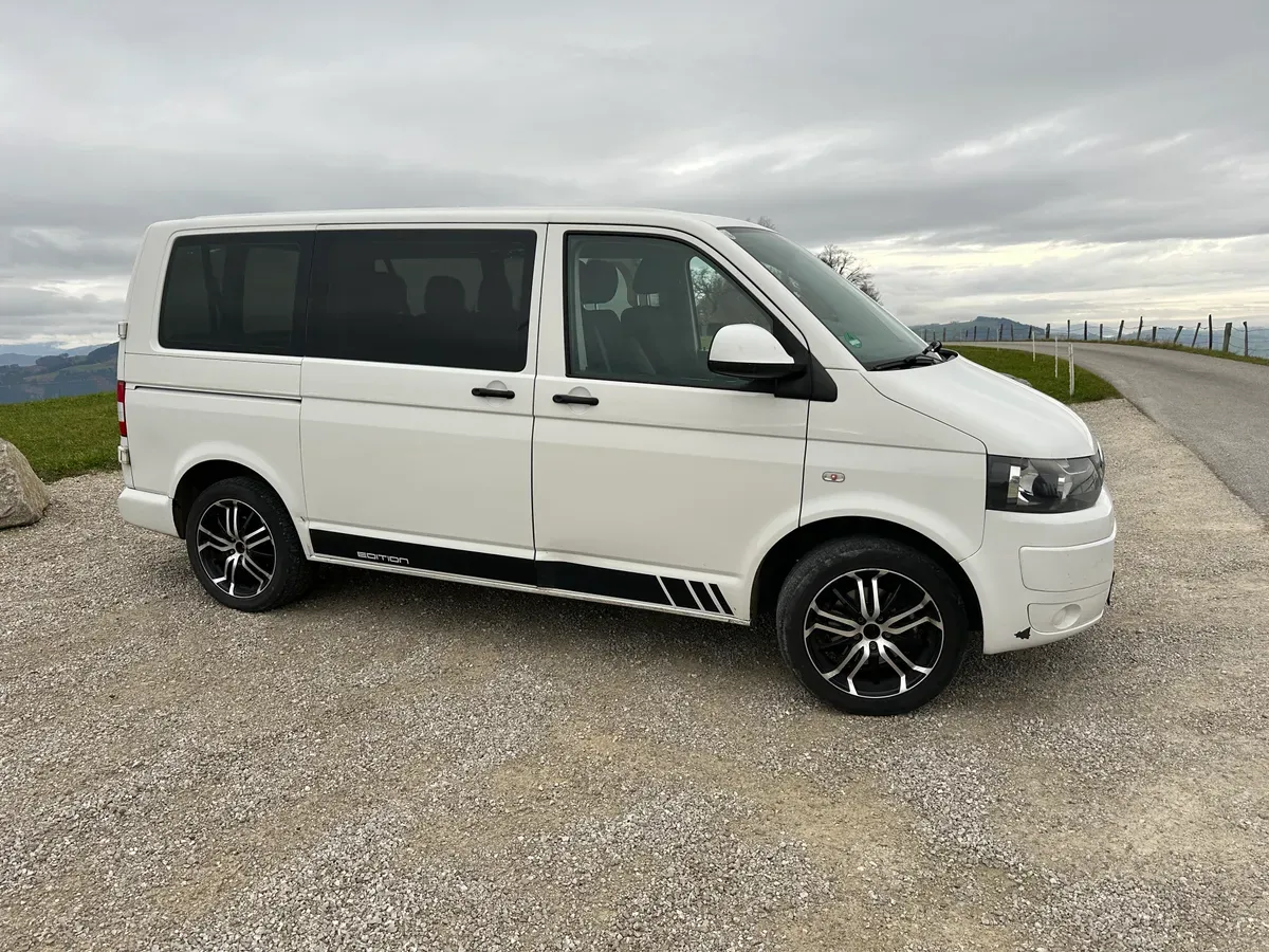 Volkswagen T5 2011 photo 3