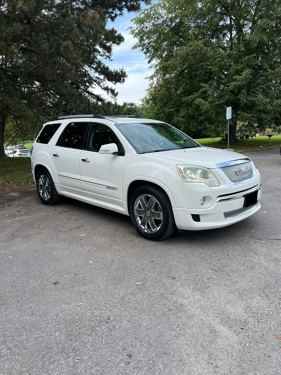 GMC Acadia 2011 photo 3