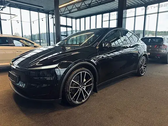 Tesla Model Y 2026 photo 4
