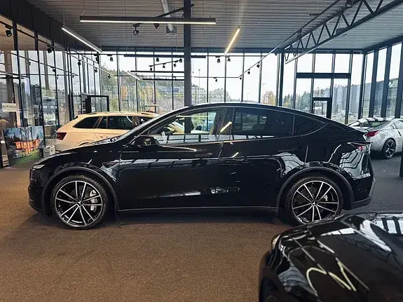 Tesla Model Y 2026 photo 5