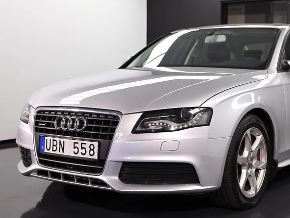 Audi A4 2011 photo 2