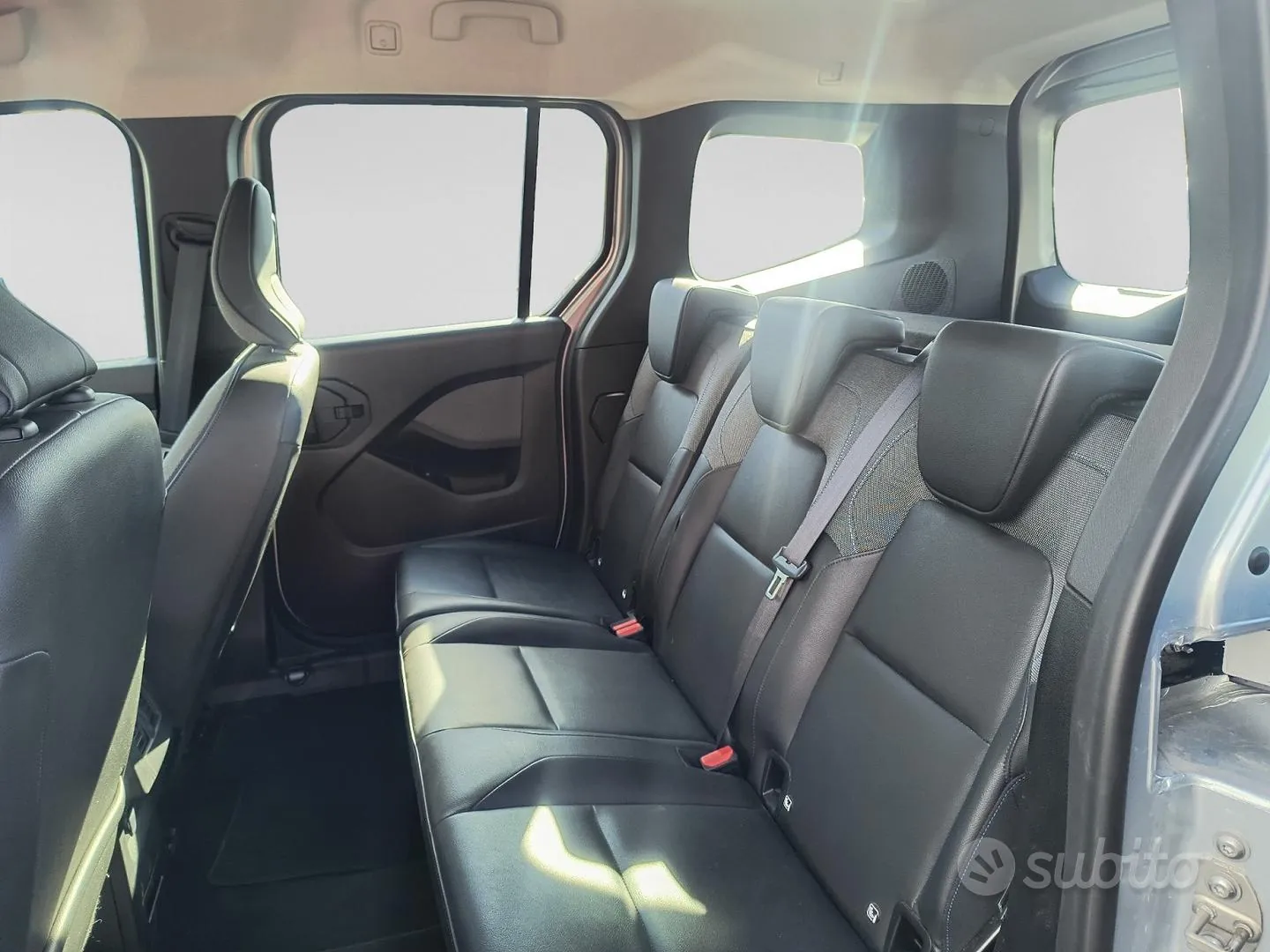 Nissan Townstar photo 5